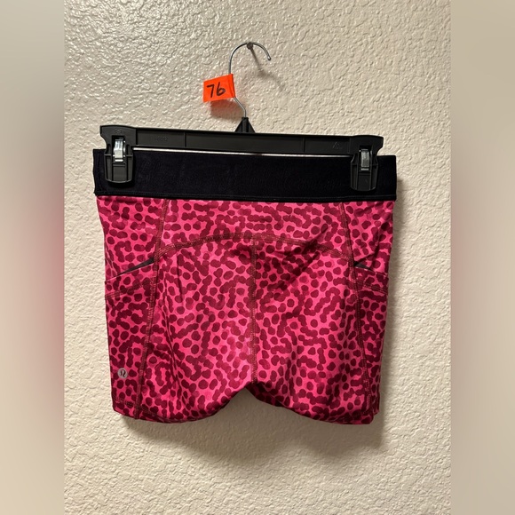 Lululemon biker shorts A76 - Picture 2 of 3